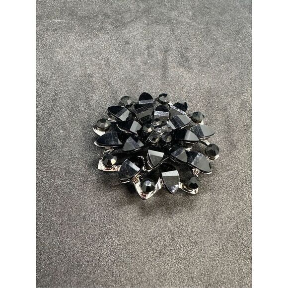 STUNNING‎ Vintage Black, Gray Rhinestone Thermo Set Flower Brooch GOOD CONDITION - Picture 4 of 10